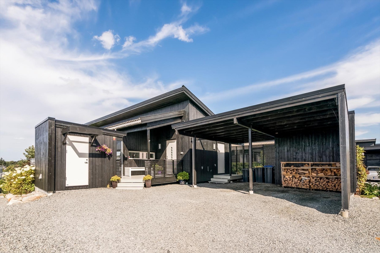 Fjerne bærende stolper i eksisterende carport. - _657562933.jpg - Gl1