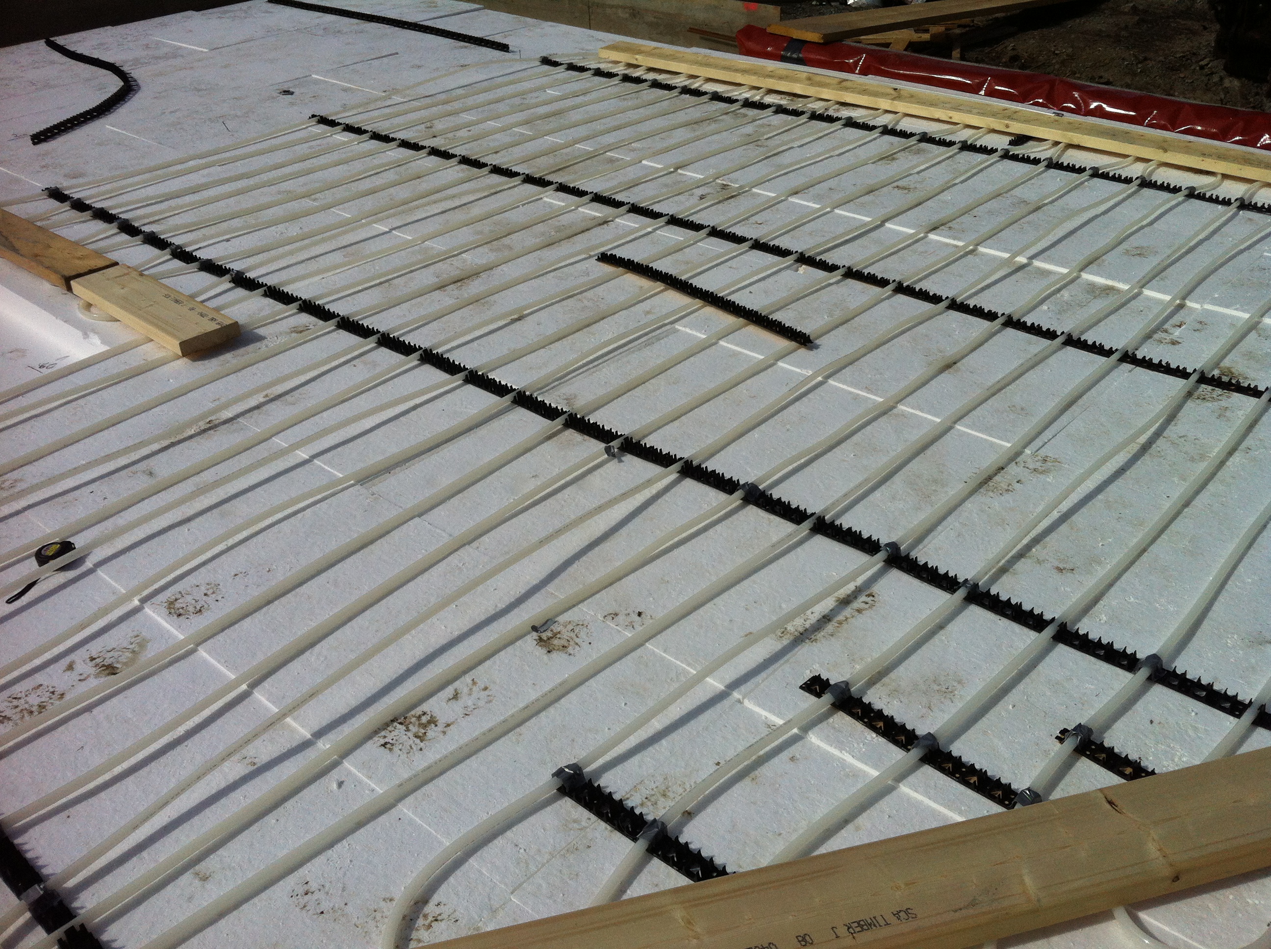 Vi legger vannbåren gulvvarme for betong - 2012-07-21 15.33.44.jpg - stefanvh