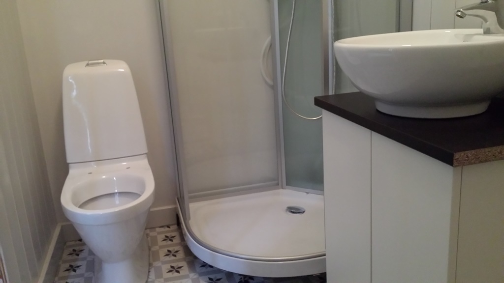 Hjelp! Vegghengt toalett for nært sidevegg! - 20140625_053942.jpg - cheffen