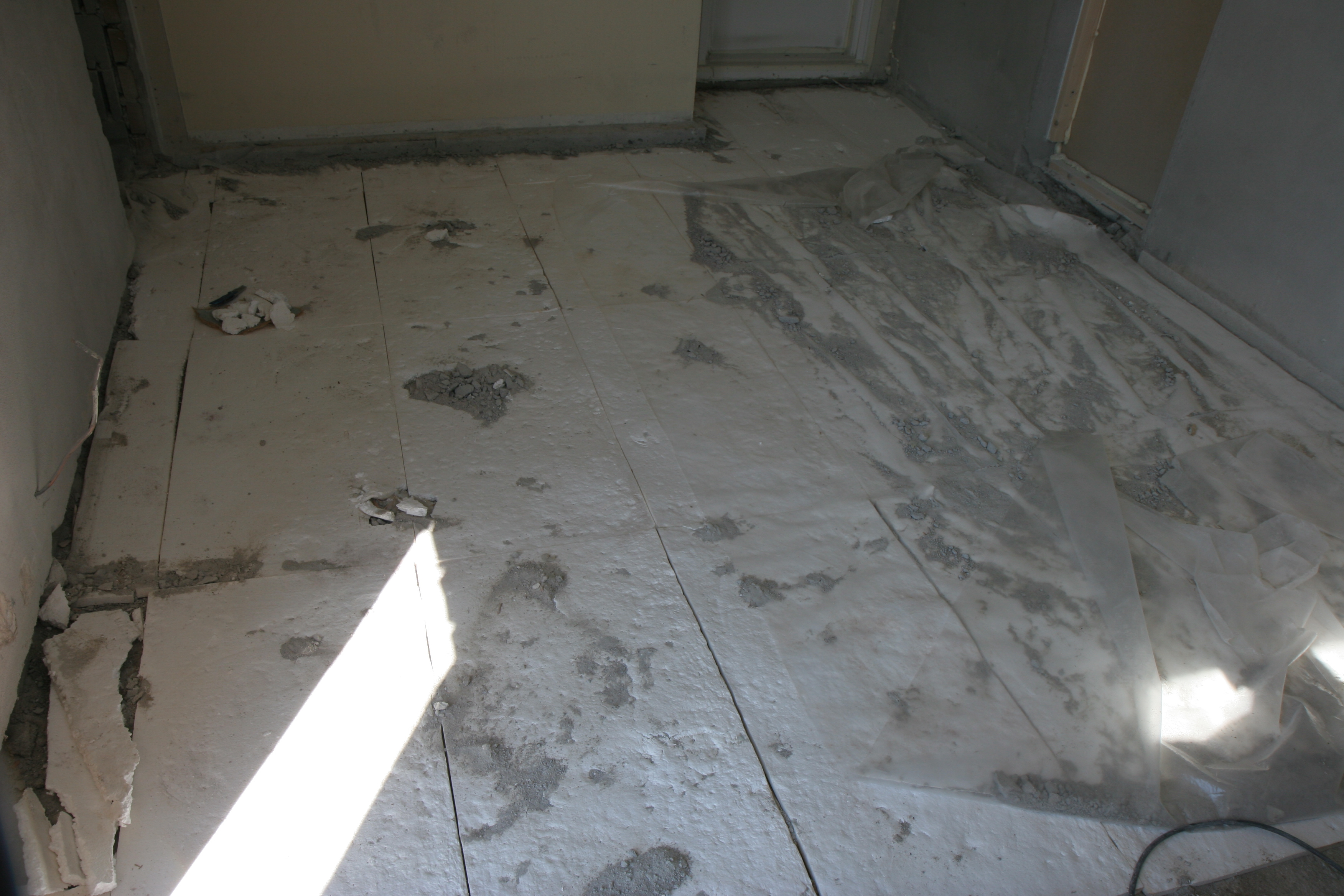 Nytt vaskerom i kjelleren - Blips første (ordentlige) støpte golv - IMG_5063.JPG - Blip