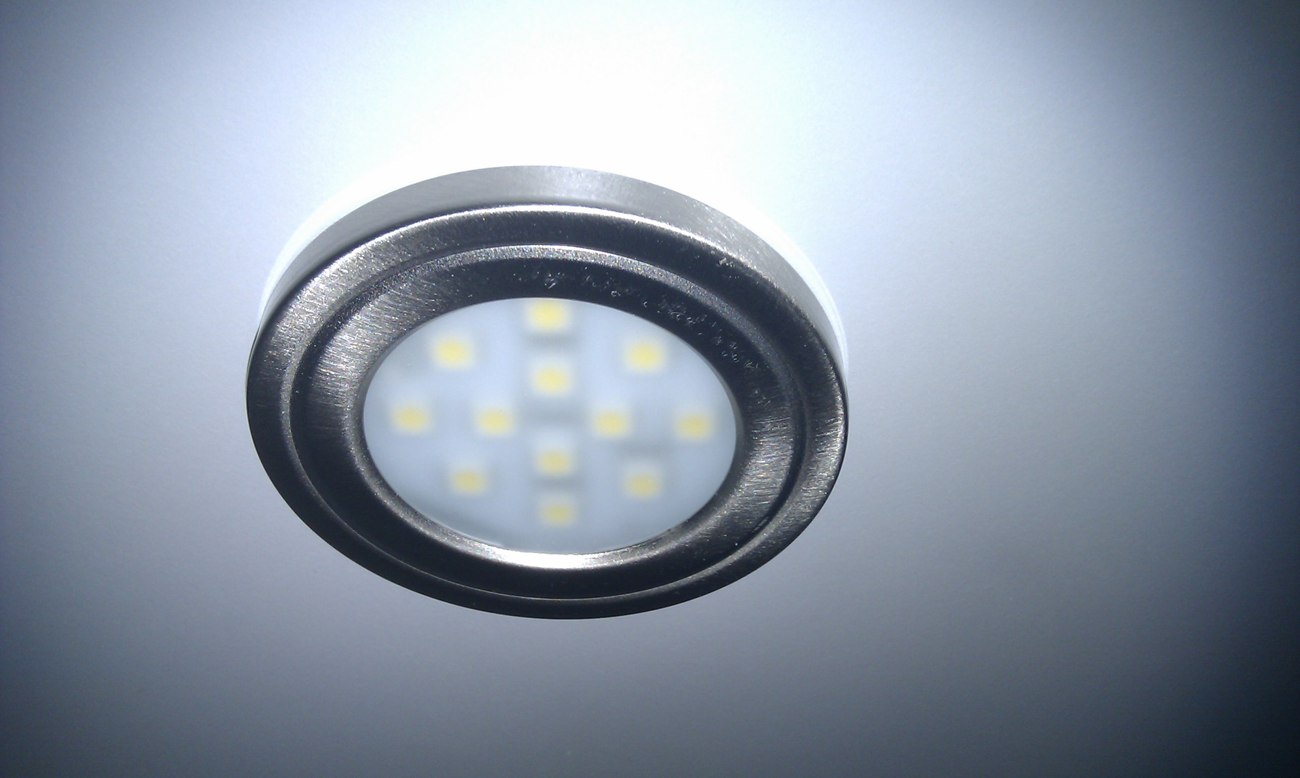 Belysning kjøkken - LED downlights under overskap.jpg - BeritS