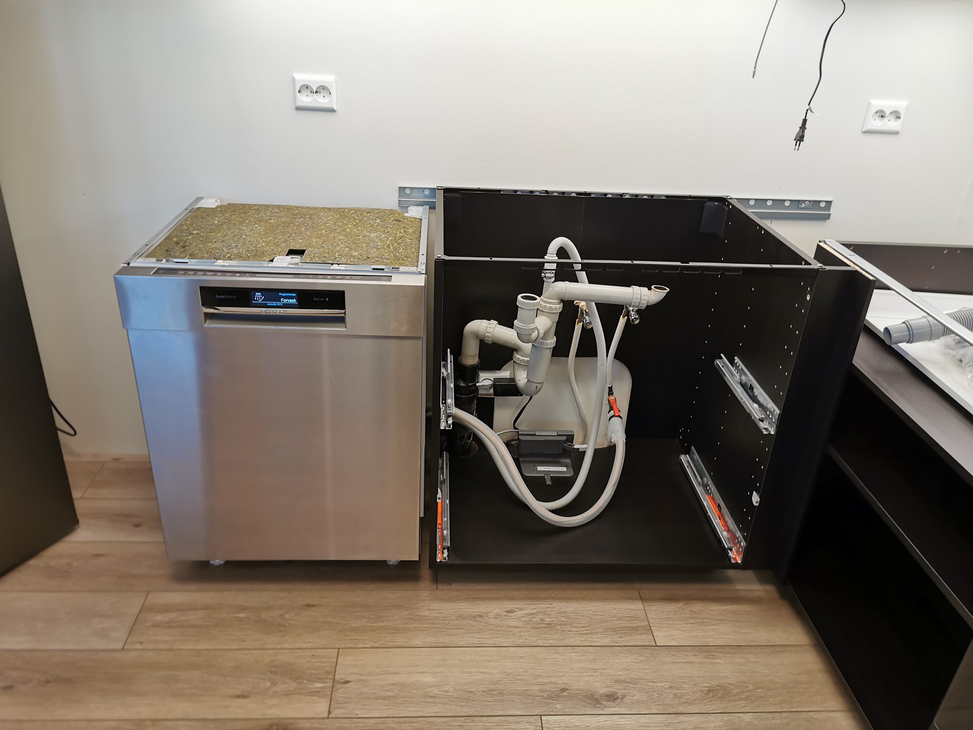 Bygge rundt oppvaskmaskin som ikke er integrert - 2020-08-02 12.01.31.jpg - Hanzo