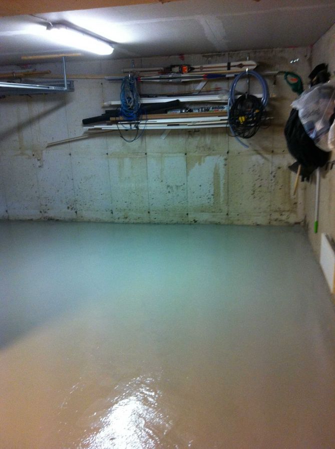 Epoxy i garasjen kan anbefales ! - primer og epoxy 003.jpg - BuffaloWildBill