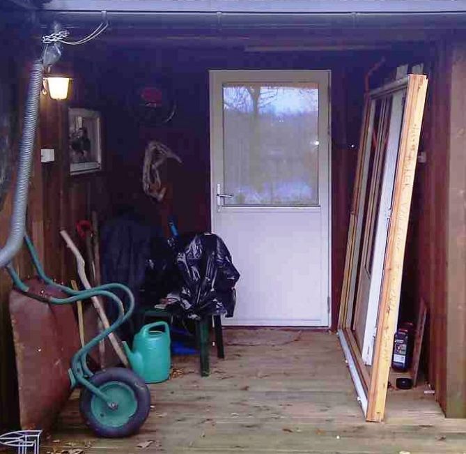 Montere verandadør - plast eller papp under? - Inngangsparti.jpg - Pallantir