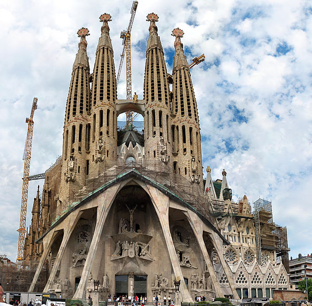 Arkitektur som uttrykksmiddel - LaSagradaFamiliaCathedral.jpeg - incognito