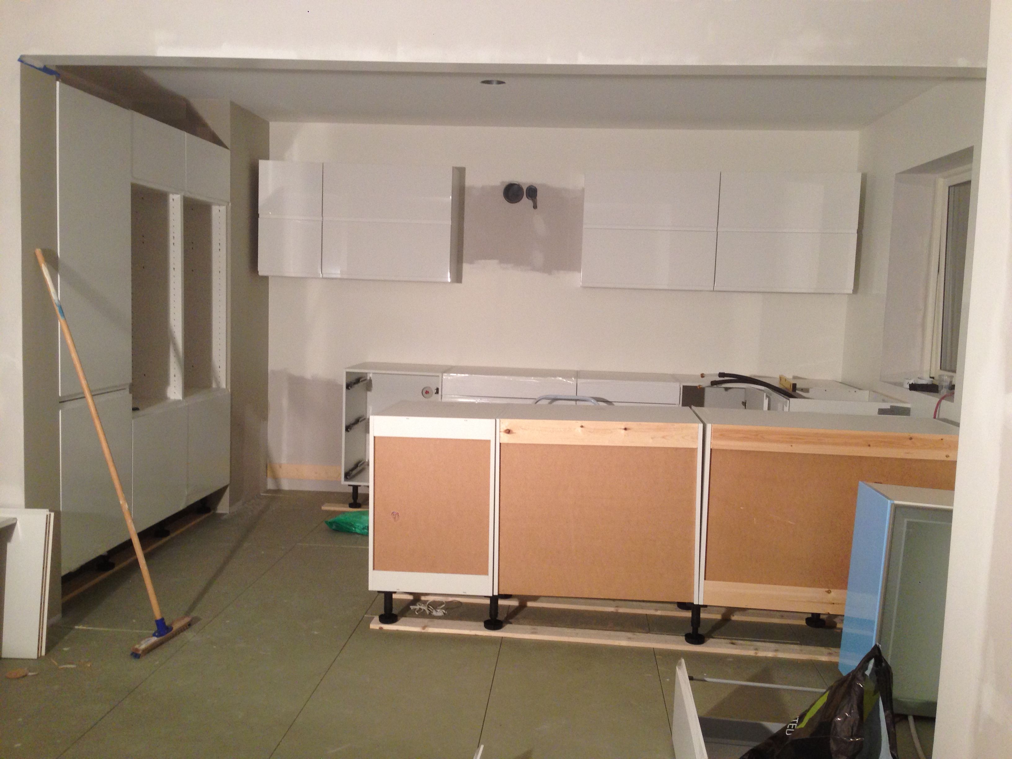 PROSJEKT #3 - Montere kjøkkenet, installere benkebelysning og støvsuger til brød - 2013-10-16 21.27.10.jpg - stefanvh
