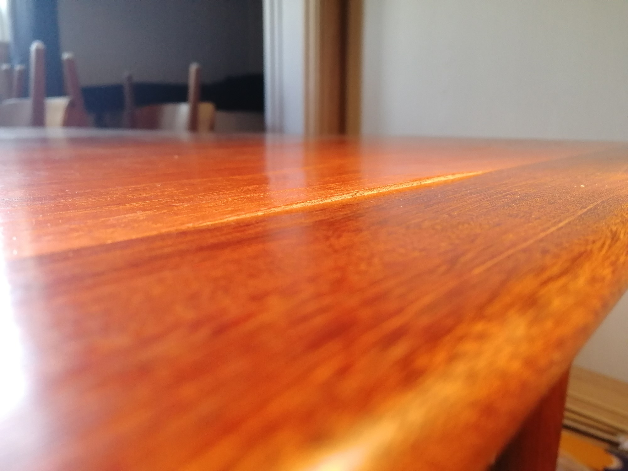 Reparere hevelse i gammelt spisebord  - Bordplate_hevelse_1.jpg - ChristerM