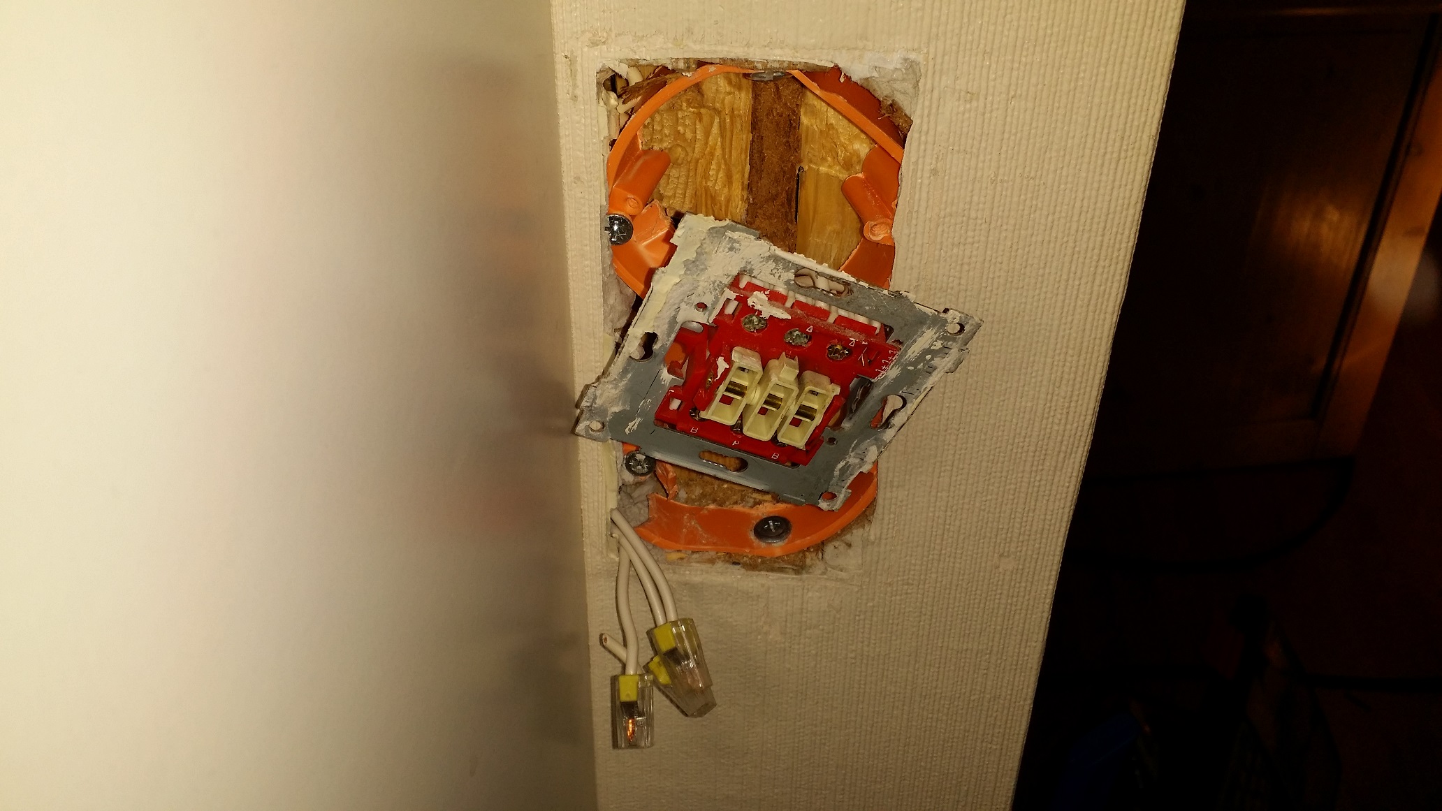 "jukseboks" lovligheten ved denne installasjonen - 20140313_202209.jpg - Veritas