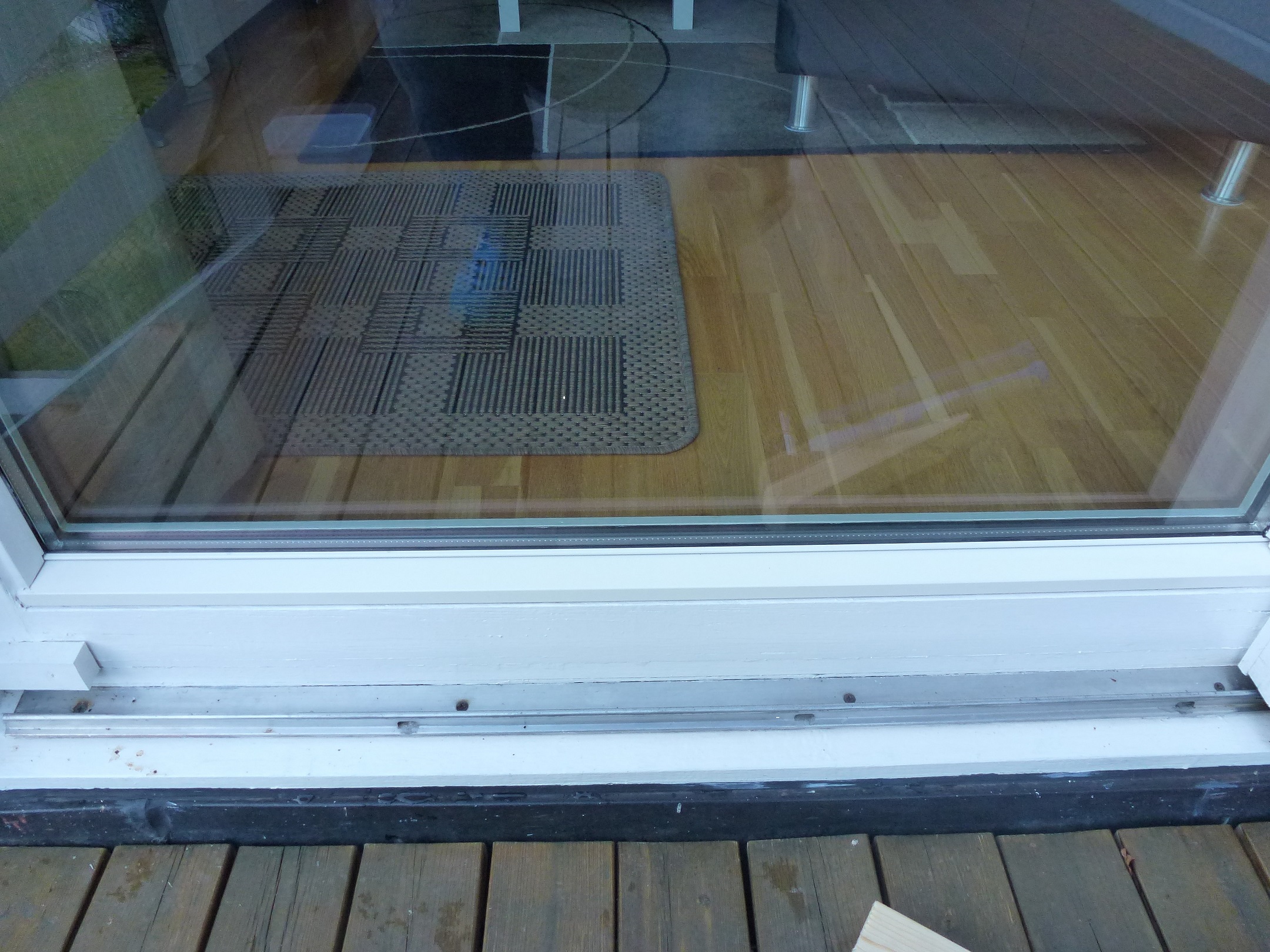 Bunnlisten på vinduet er ikkje 100 % tett. Er det vanligt? - P1010176676.jpg - peterka