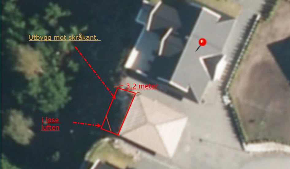 Støpe plate til utbygg frem og forbi skråmasse. Trenger noen gode tips :) - Utfordring med plate på mark inntil skråmasse.jpg - SVIKS