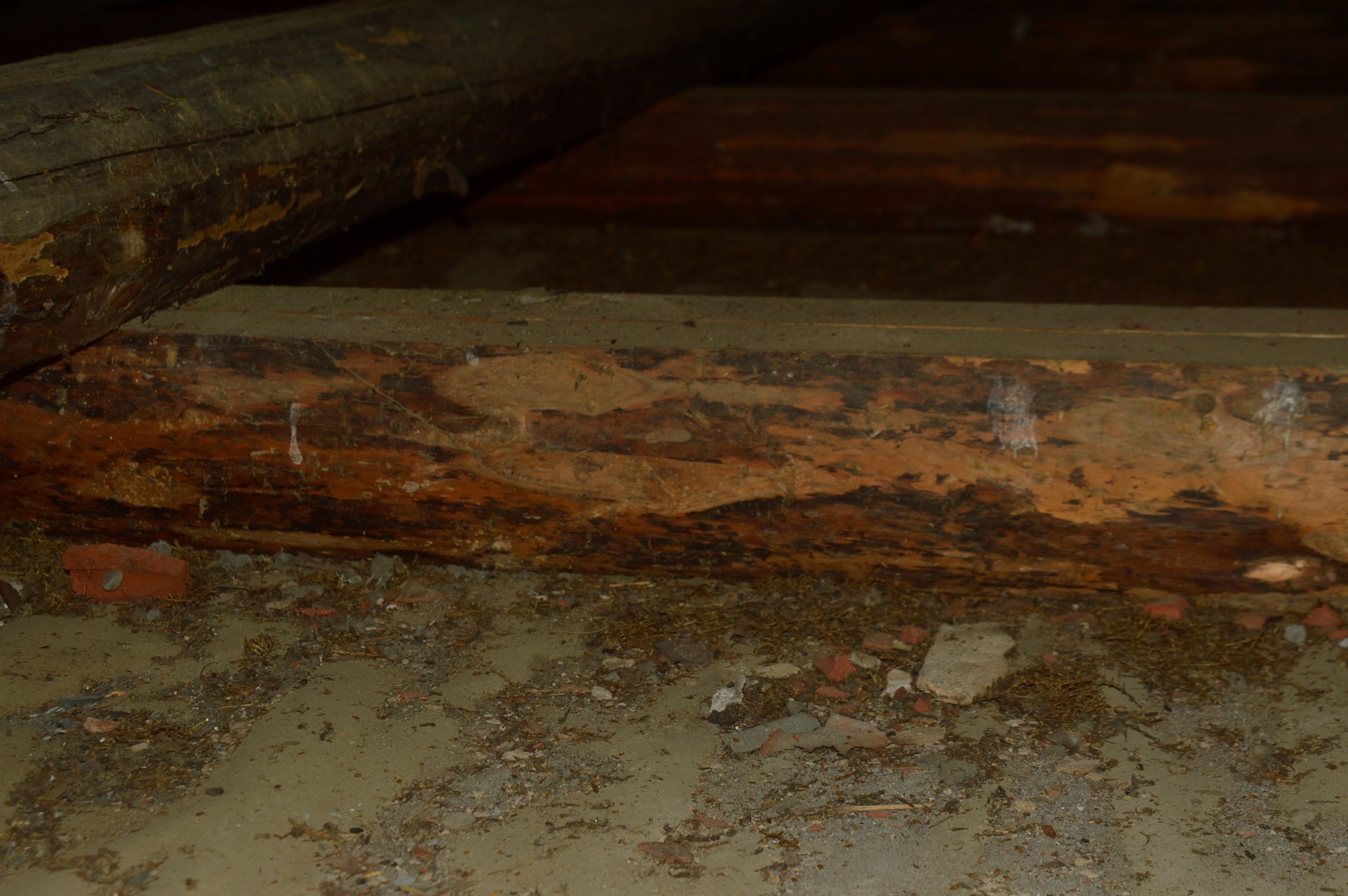 Isolere loft i gammelt tømmerhus - _DSC0363.JPG - Mindlink