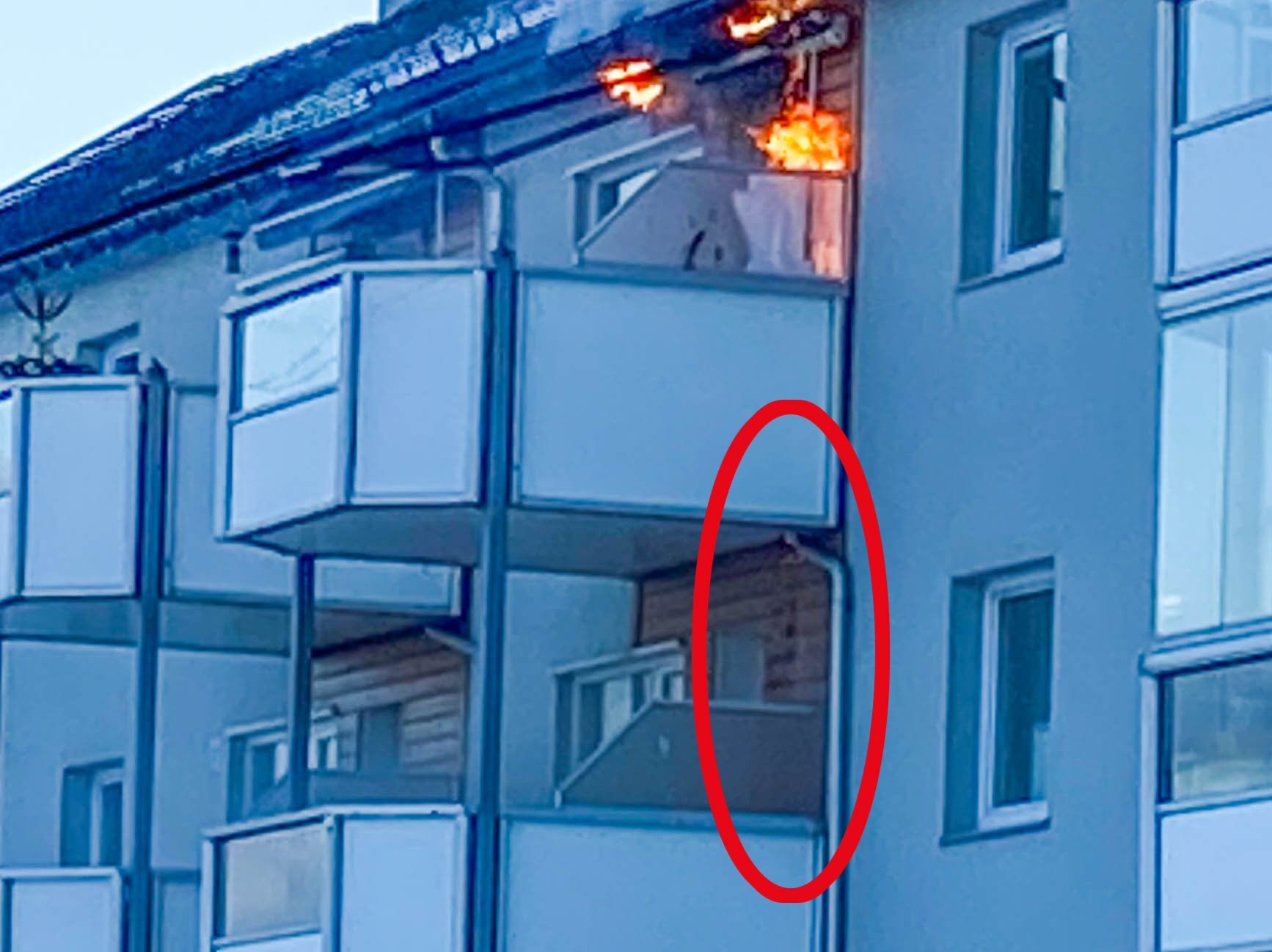Brann i blokk i Bergen - Brannspredning.jpg - Hirobofly