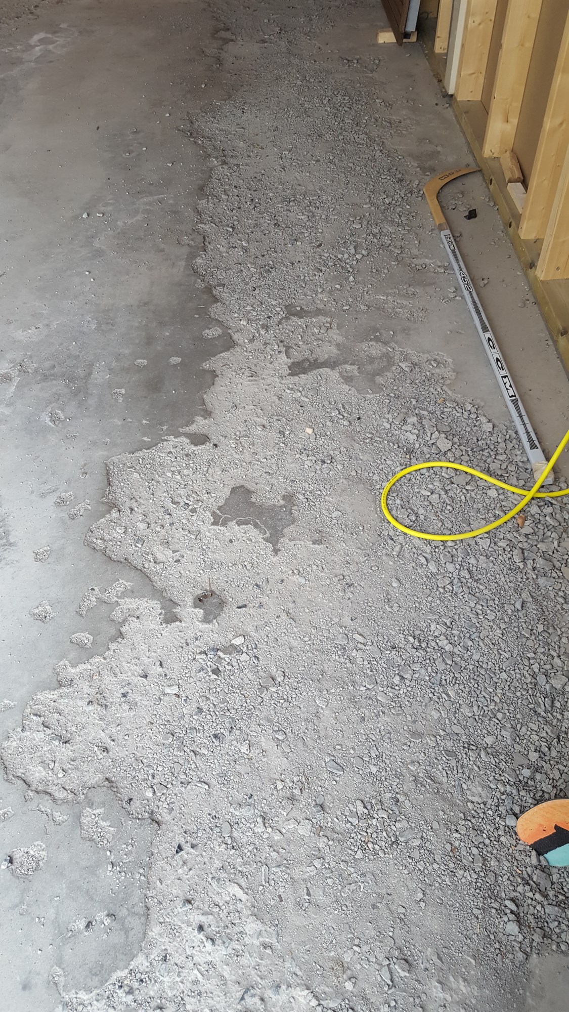 Garasjegulv - reparasjon av betong - 20170805_092853.jpg - MANU4EVER