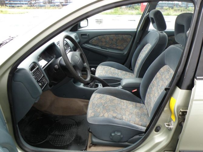 Selges: Toyota Avensis 1,8 - Lav km, servicehefte - Driftsikker byggebil? - int1.jpg - Jafo