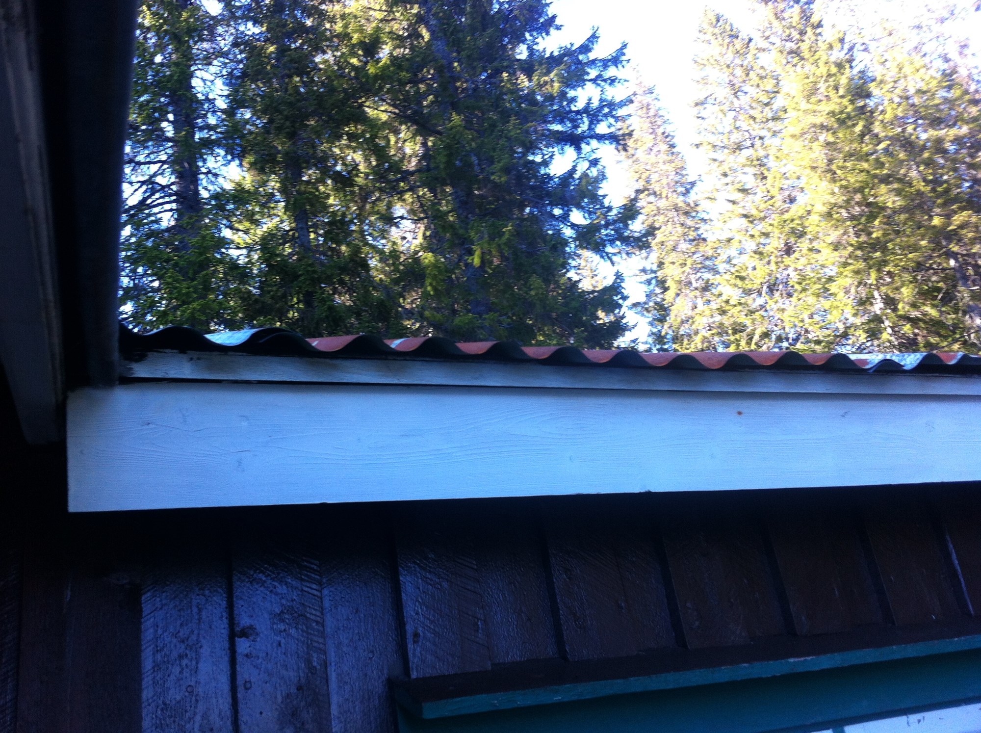 Etterisolering utside av tak på tømmerkasse. -  - Rodeo