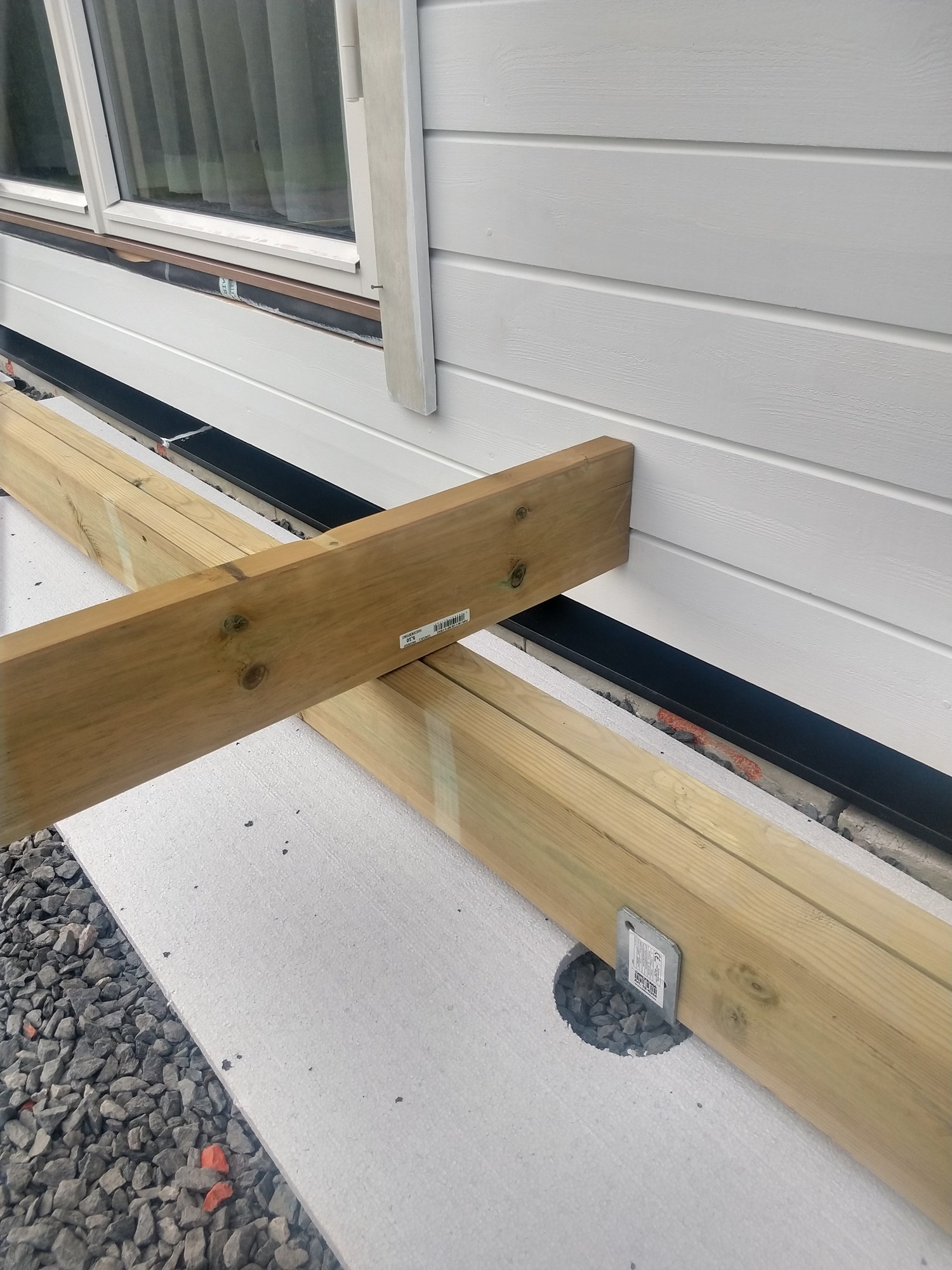 Løsning for terrasse bjelke på husvegg. - IMG_20200618_184811913_HDR.jpg - Amatør