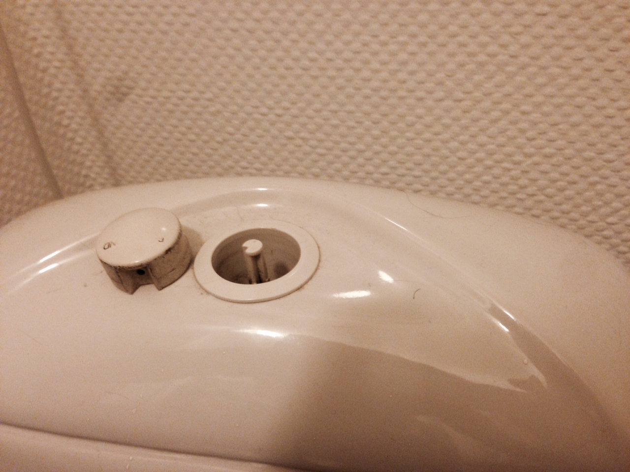 Hjelp til å åpne sisterne på toalett - bilde 3.JPG - bighc