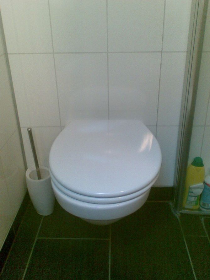 Vegghengt toalett - Avstand til sidevegg? - WC 37 cm.jpg - L A R S