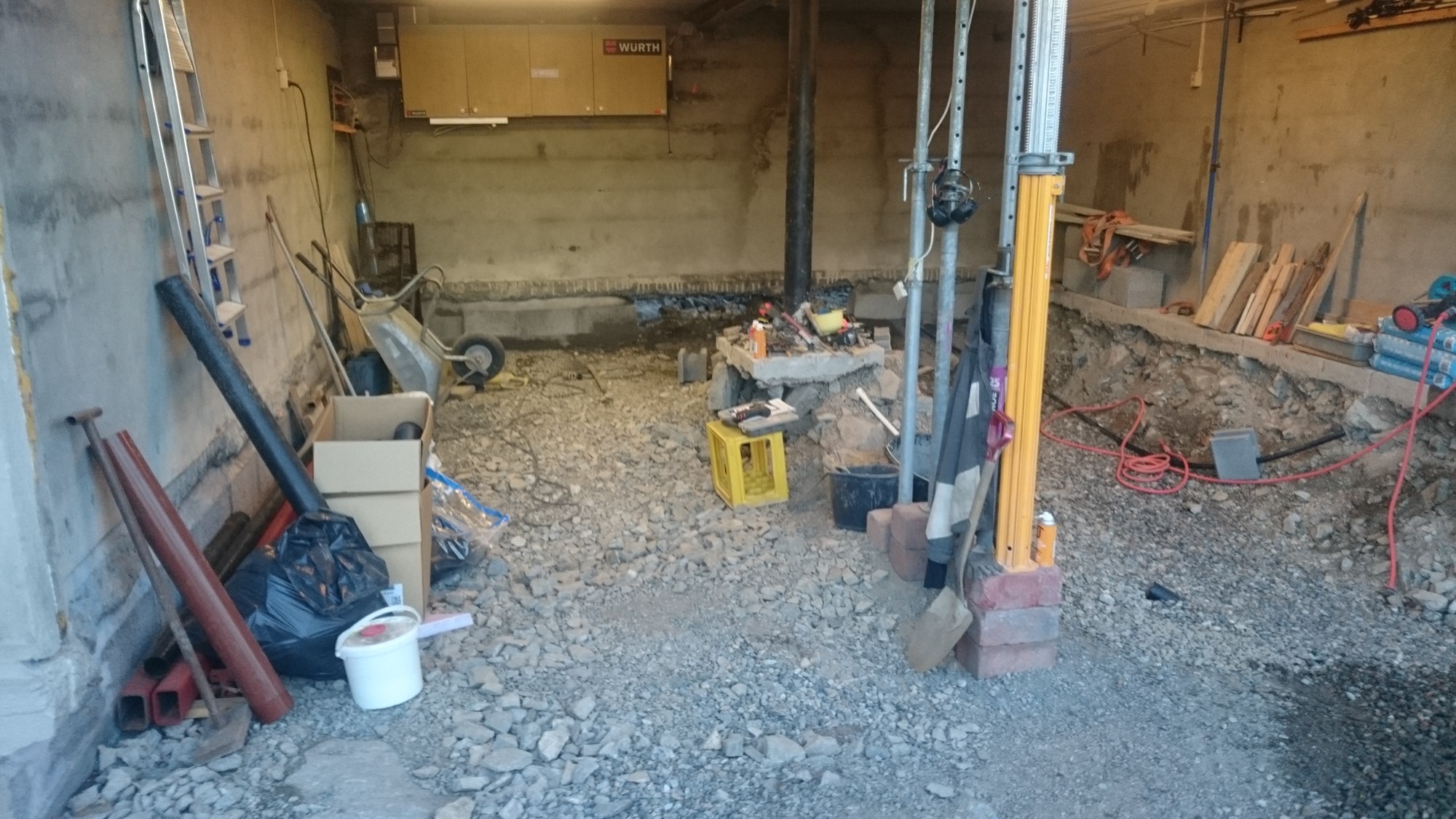 Senke gulv i garasje i sokkel - fremgangsmåte for understøping(bygging) - lecavegger -  - Remo