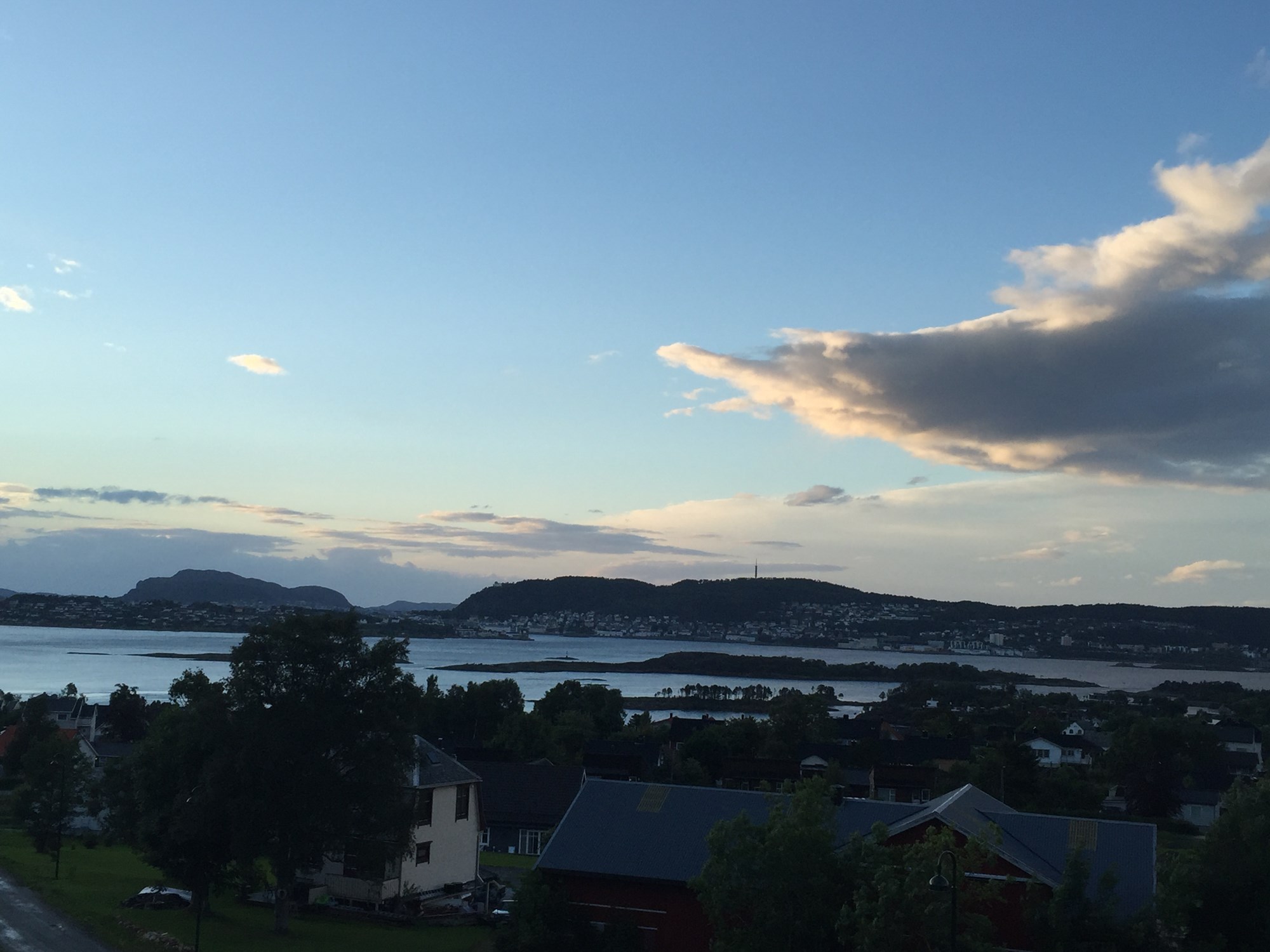 Moderne skandinavisk/japansk-inspirert hus i Ålesund -  - ingvildM