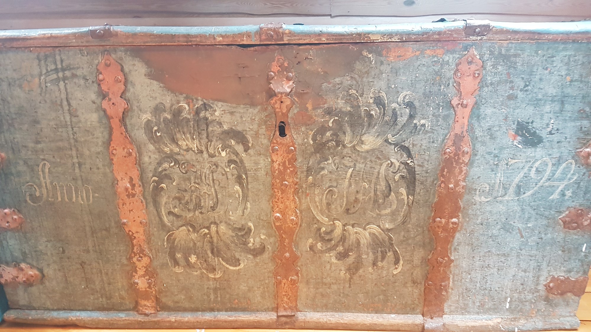 Stor kiste fra 1794-Rosemalt- Vedlikehold-Restaurering - 20190309_115843.jpg - ?Mar?
