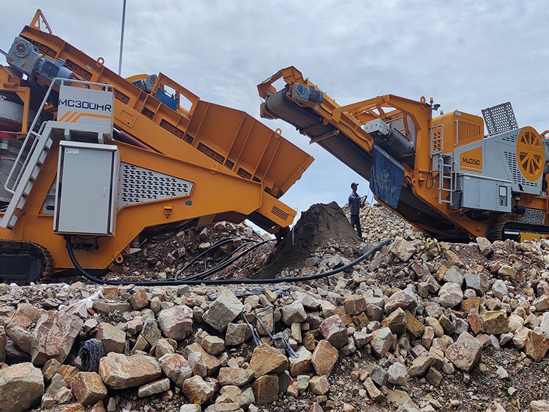 Key Considerations for Investing in a Stone Crusher Plant - crawler mobile crusher plant.jpg - aimixmachine