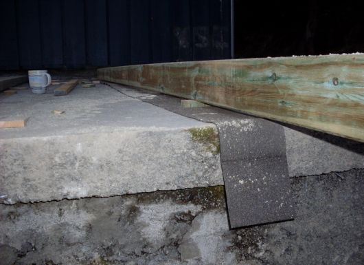 Avrette terrassegulv på betongplate - kile.jpg - Howard