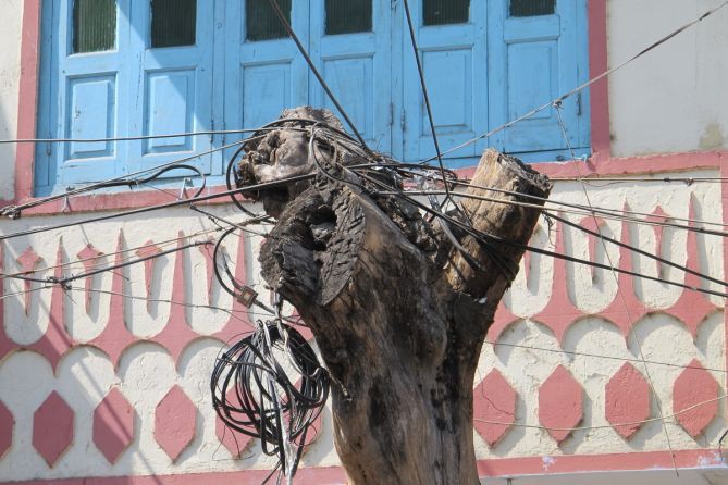 Spaghetti - strømstolper - Udaipur - India.jpg - elax