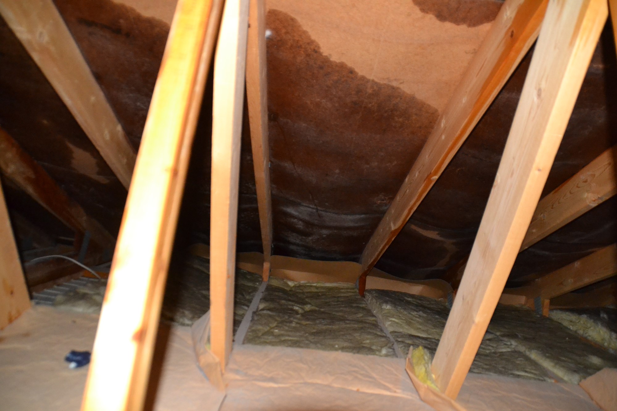 Nytt tak - skader på loftet - DSC_0160.JPG - simonhav