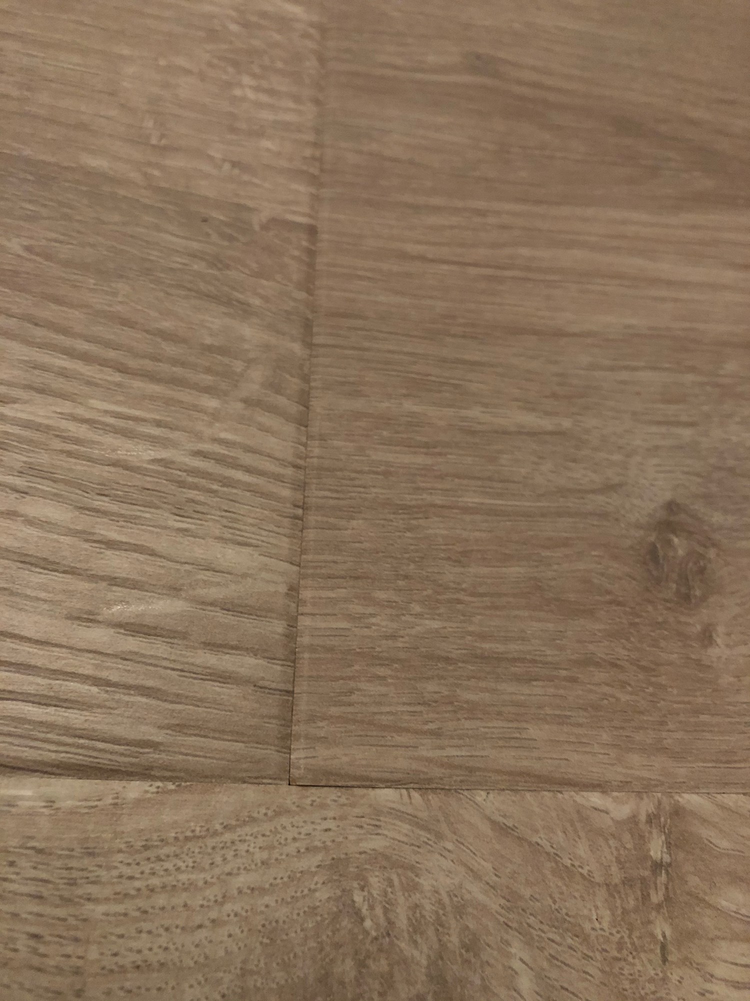 Skjevhet i gulv gir utslag under laminat legging - Hva kan gjøres? - IMG_2254.jpg - Logodesignerne