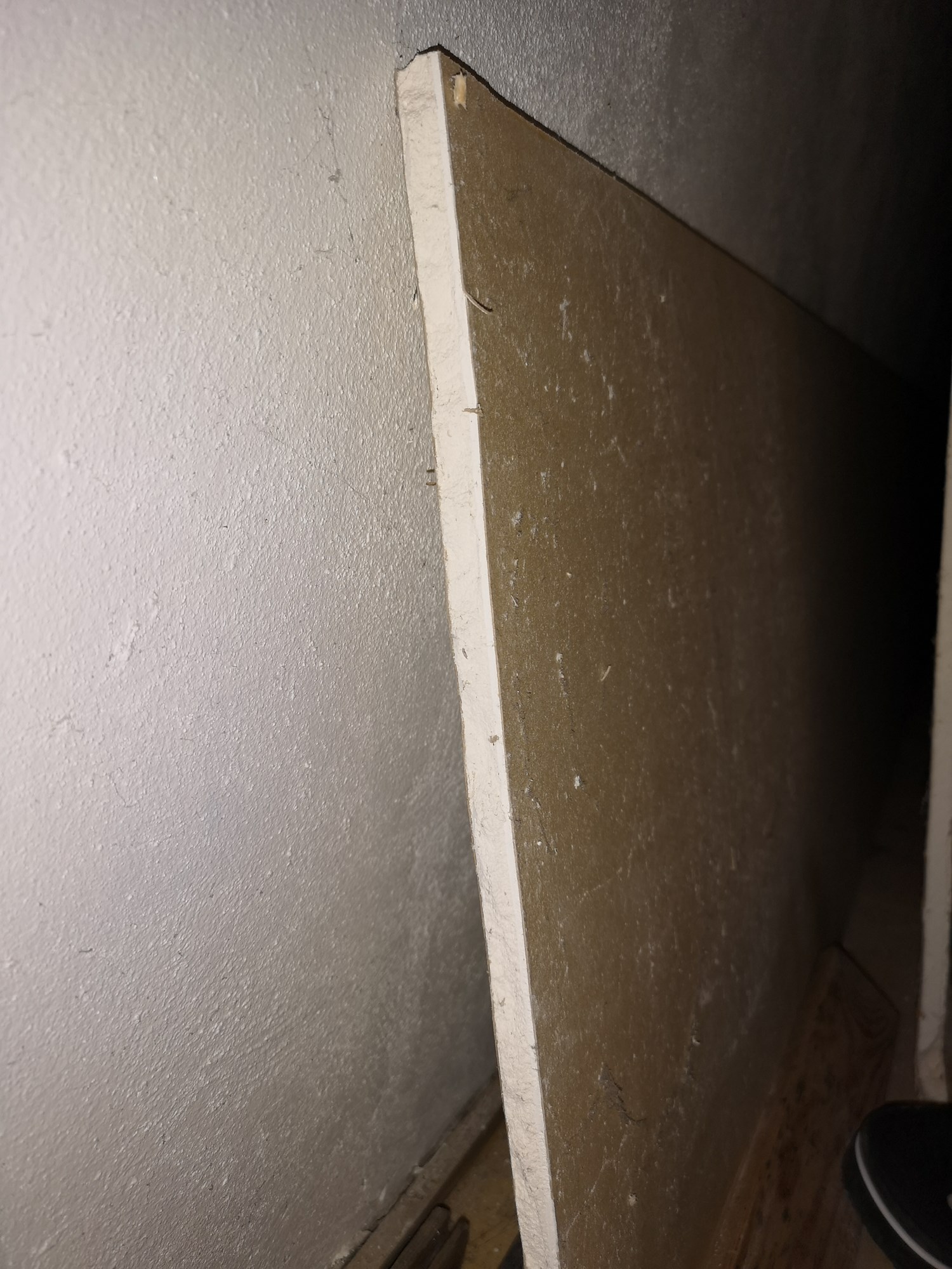 Jeg har funnet noen mistenkelige plater, kan det være asbest i dem? - IMG_20180928_104151.jpg - Landlord