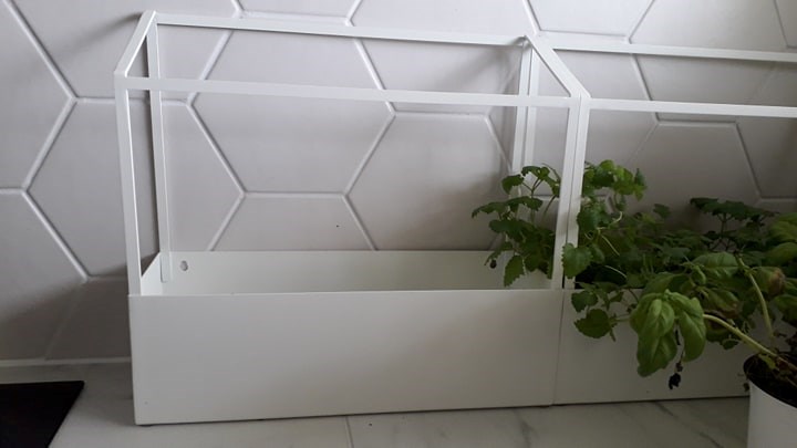 Plantekasser på veggen - Potter.jpg - Hjelpmeg