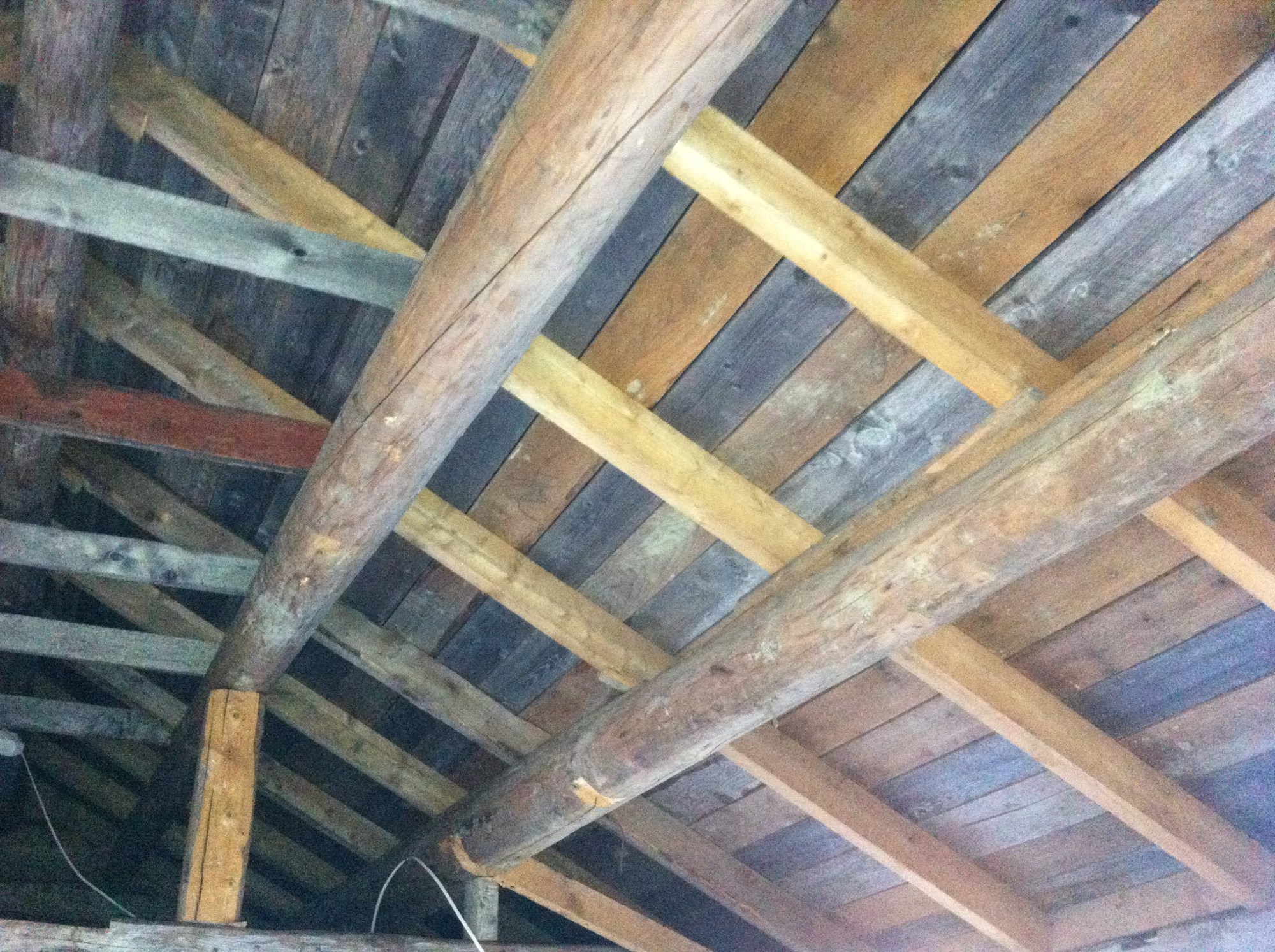 Etterisolering utside av tak på tømmerkasse. -  - Rodeo