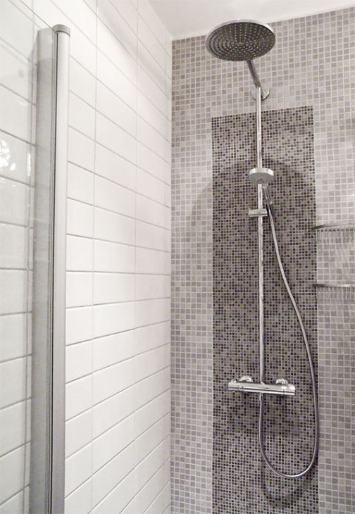 Mosaikkfliser i kombinasjon med små rektangulære fliser på bad? - dusj1.jpg - rsamdal