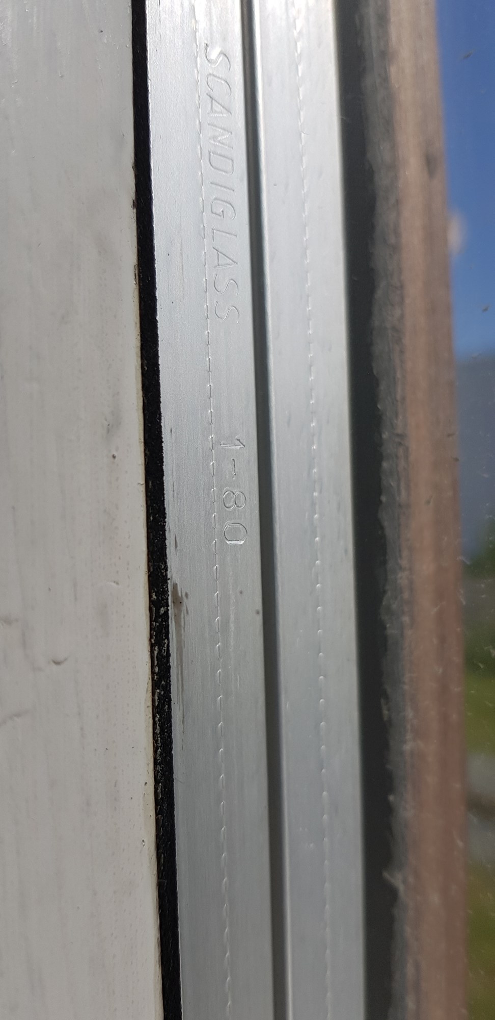 Er dette vinduskitt med asbest i? - 20190731_095221.jpg - Emmylou91
