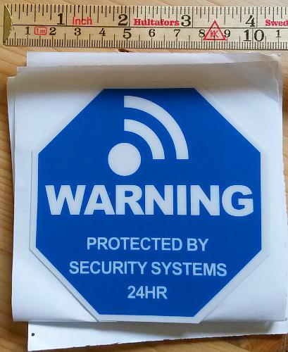 Avskrekkende klistremerke "Warning 24h Security System" til vindu til overs. - 20140726_115254.jpg - gurregara