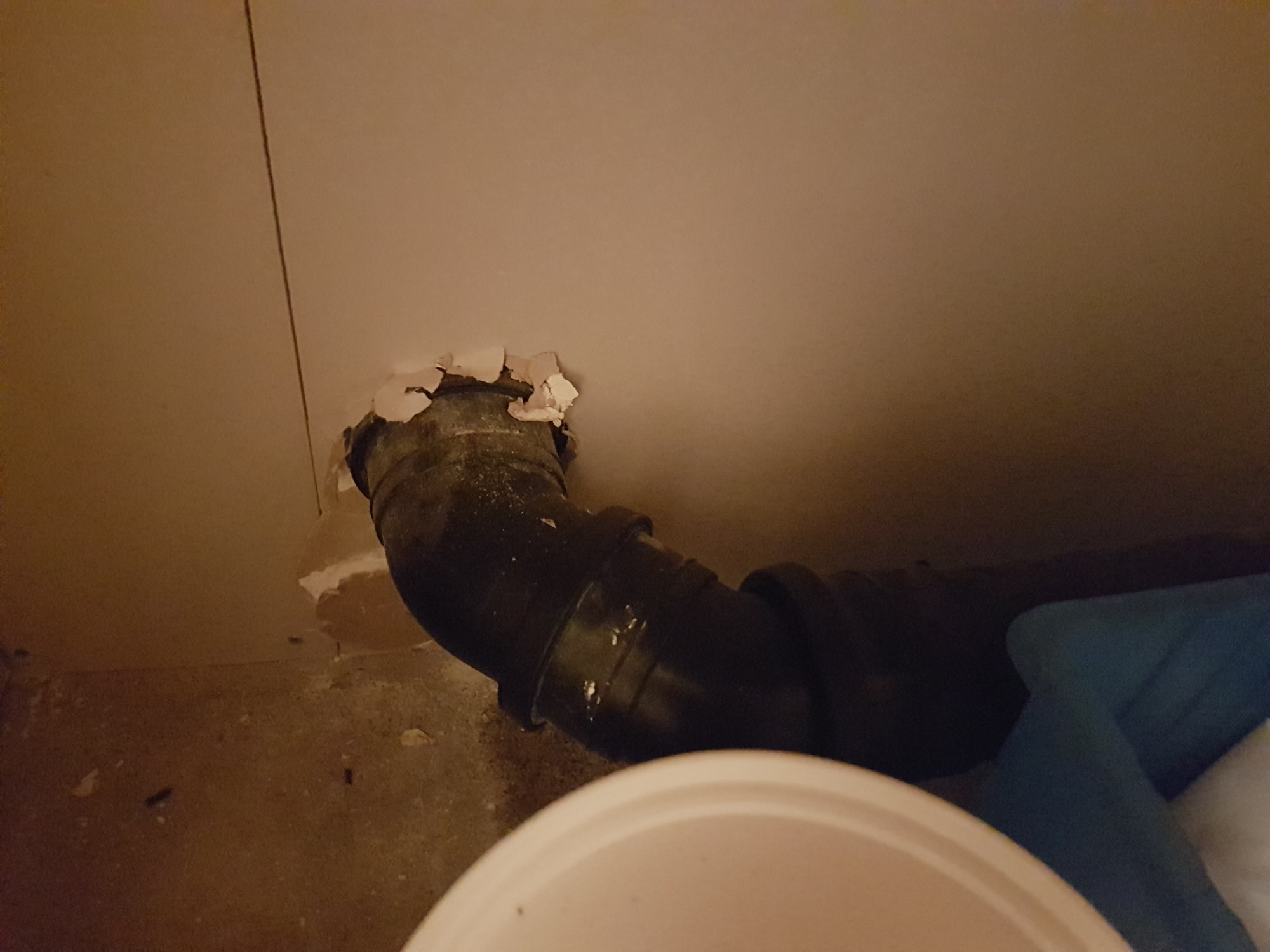 Avløpsrør toalett på 55 mm - 20160917_222857.jpg - smurfine