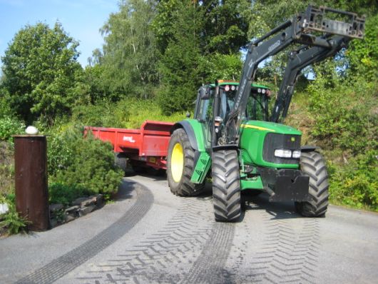 Bidda: Ut med oljefyr og inn med væske-vann varmepumpe eller..... - 09-08-20 01 traktor.jpg - Bidda