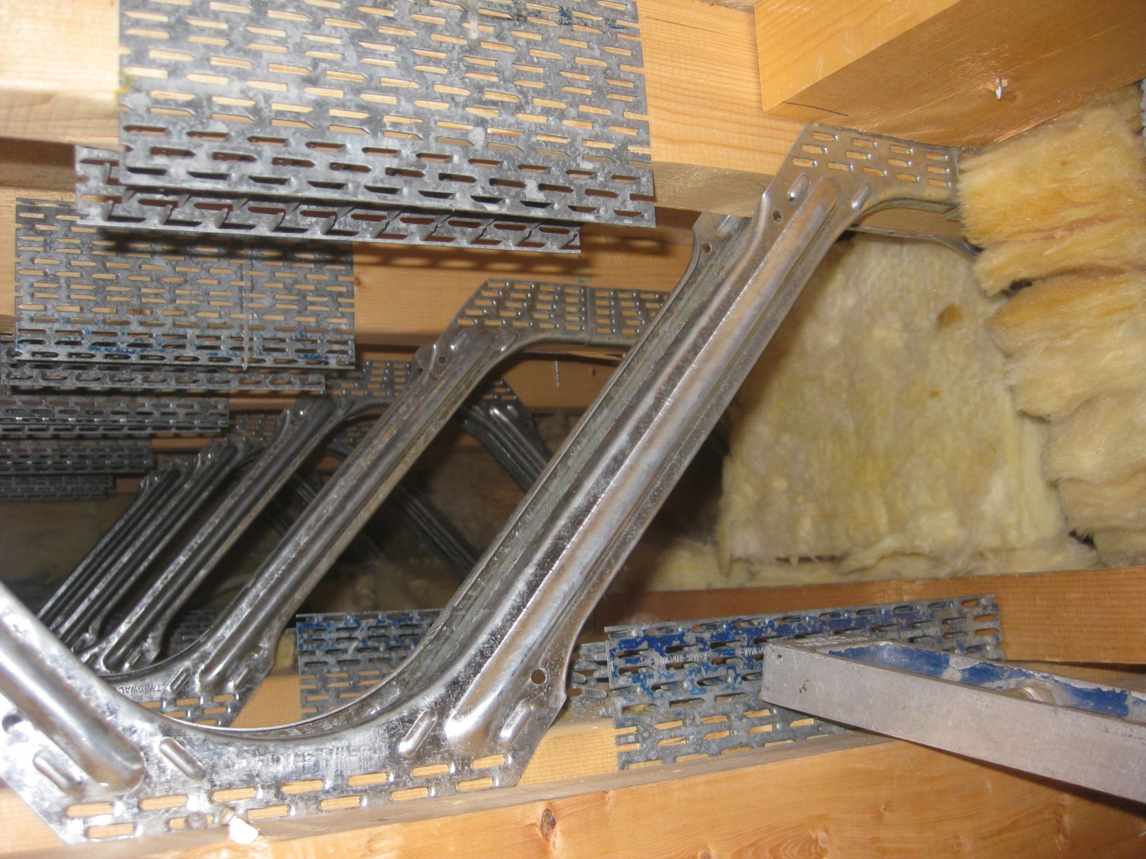 Svikt i bjelker 1 etasje/loft - Vinter 2013 221.jpg - u1800