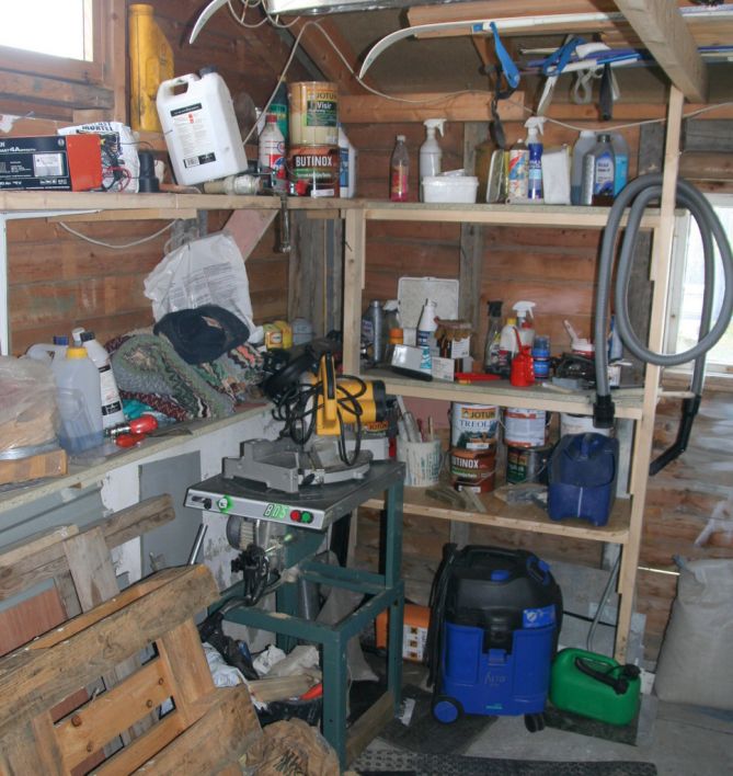 Rydde og oppgradere garasjen - reol i hjørnet.jpg - ariens